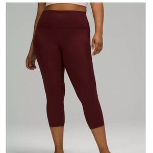 Lululemon High-Rise 21-Inch Crop in Luxtreme